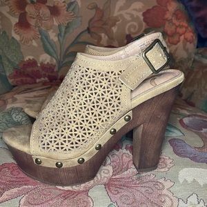 Report Tan Suede Heels